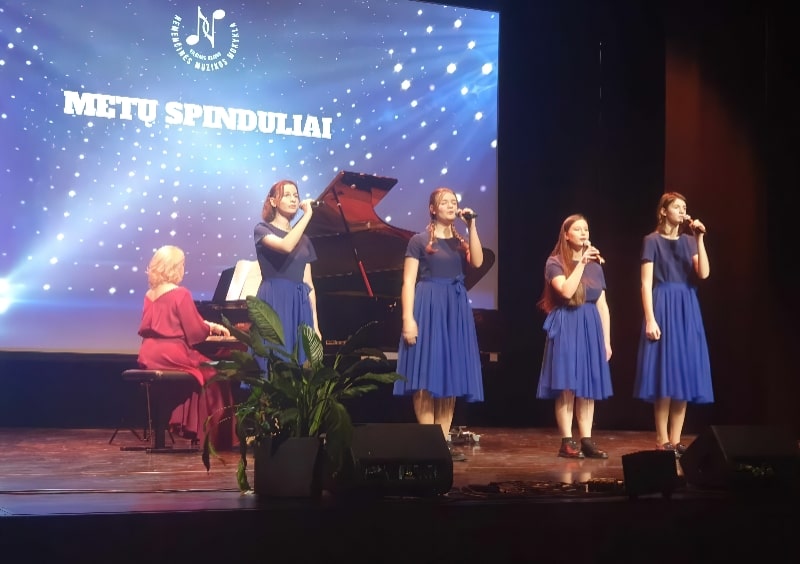 metų spinduliai