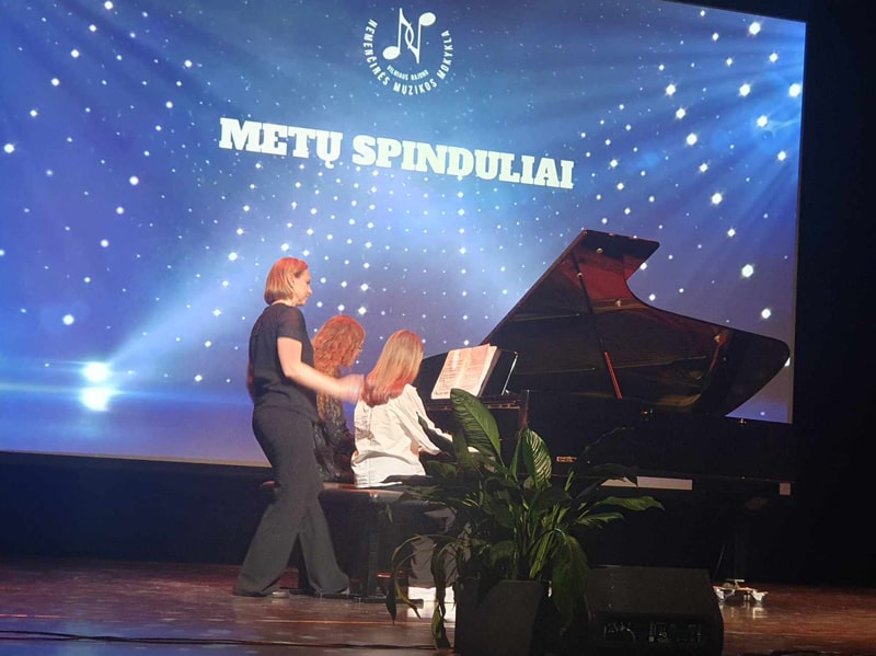 metų spinduliai