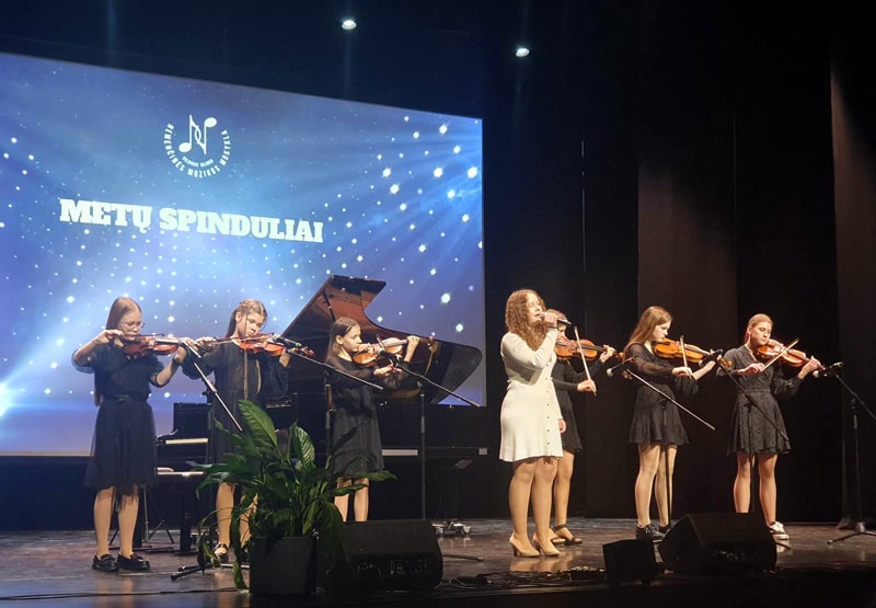 metų spinduliai