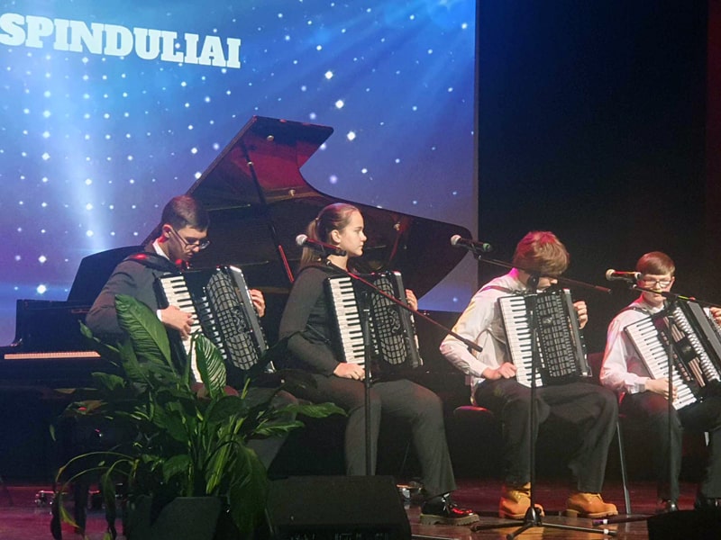 metų spinduliai
