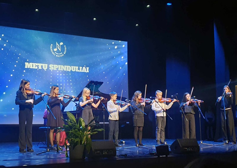 metų spinduliai