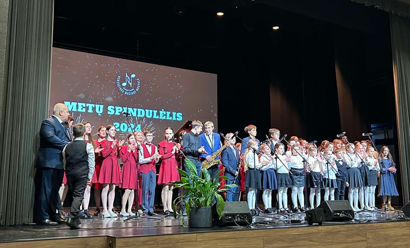 metų spinduliai